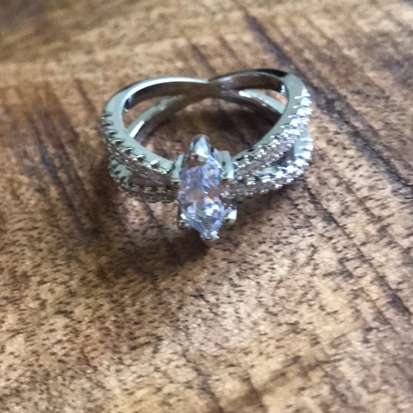 New 925 Silver Band Marquise Cut White Ring - Picture 6 of 6